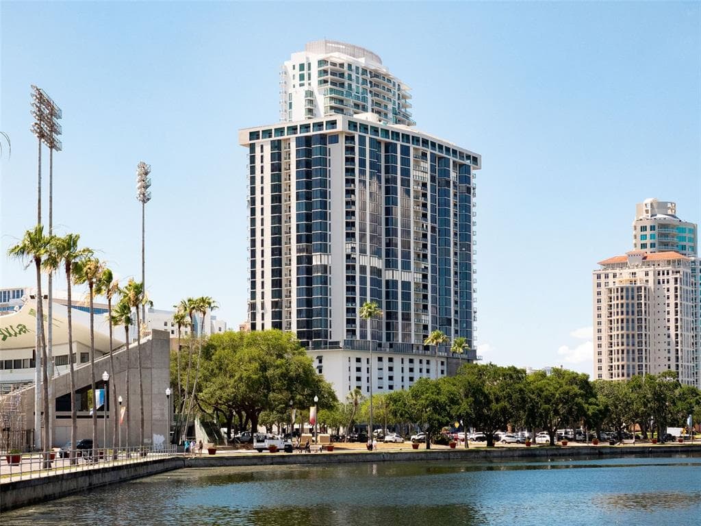 1 BEACH DRIVE SE UNIT 1810 ST PETERSBURG, FL 33701