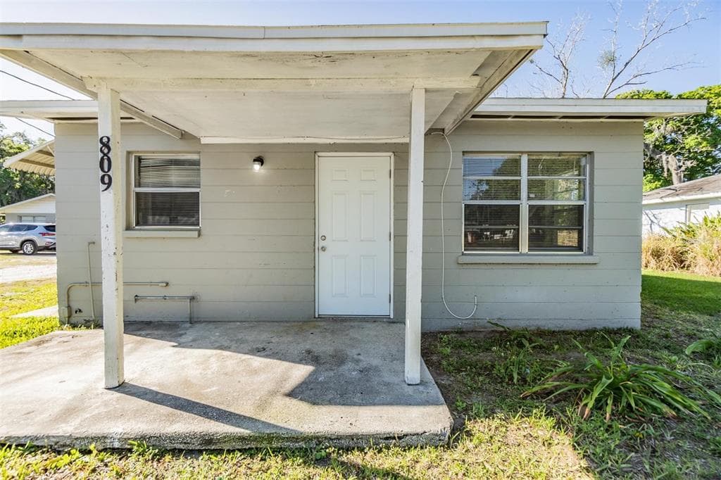 809 W WARREN STREET PLANT CITY, FL 33563
