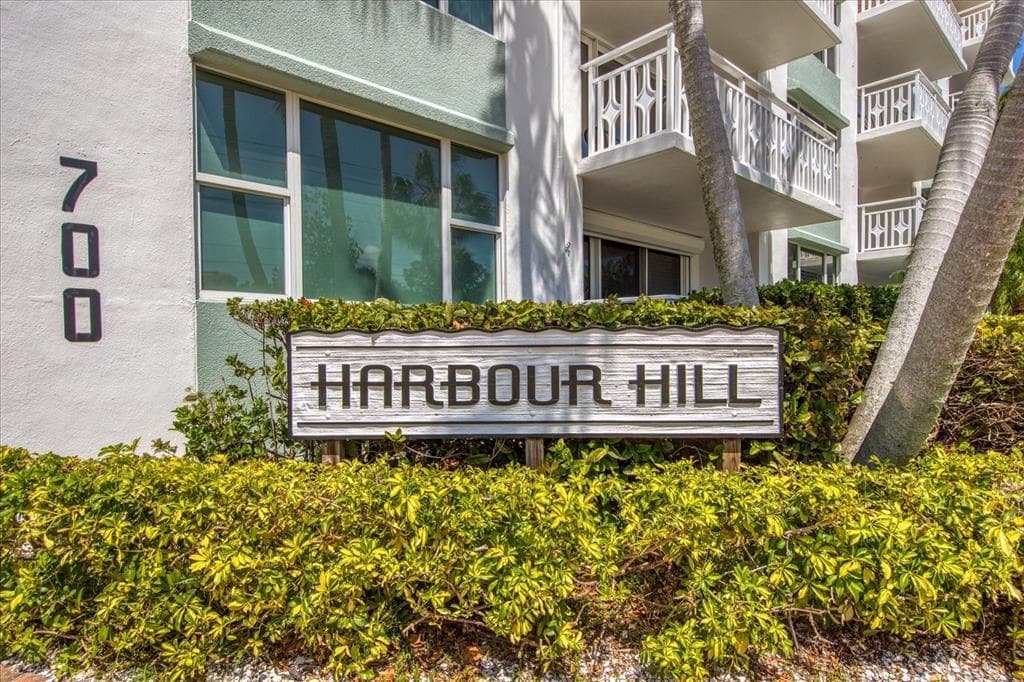 700 BEACH DRIVE NE DRIVE UNIT 705