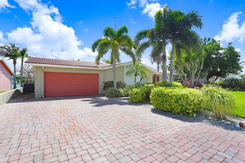 251 176TH AVENUE E REDINGTON SHORES, FL 33708