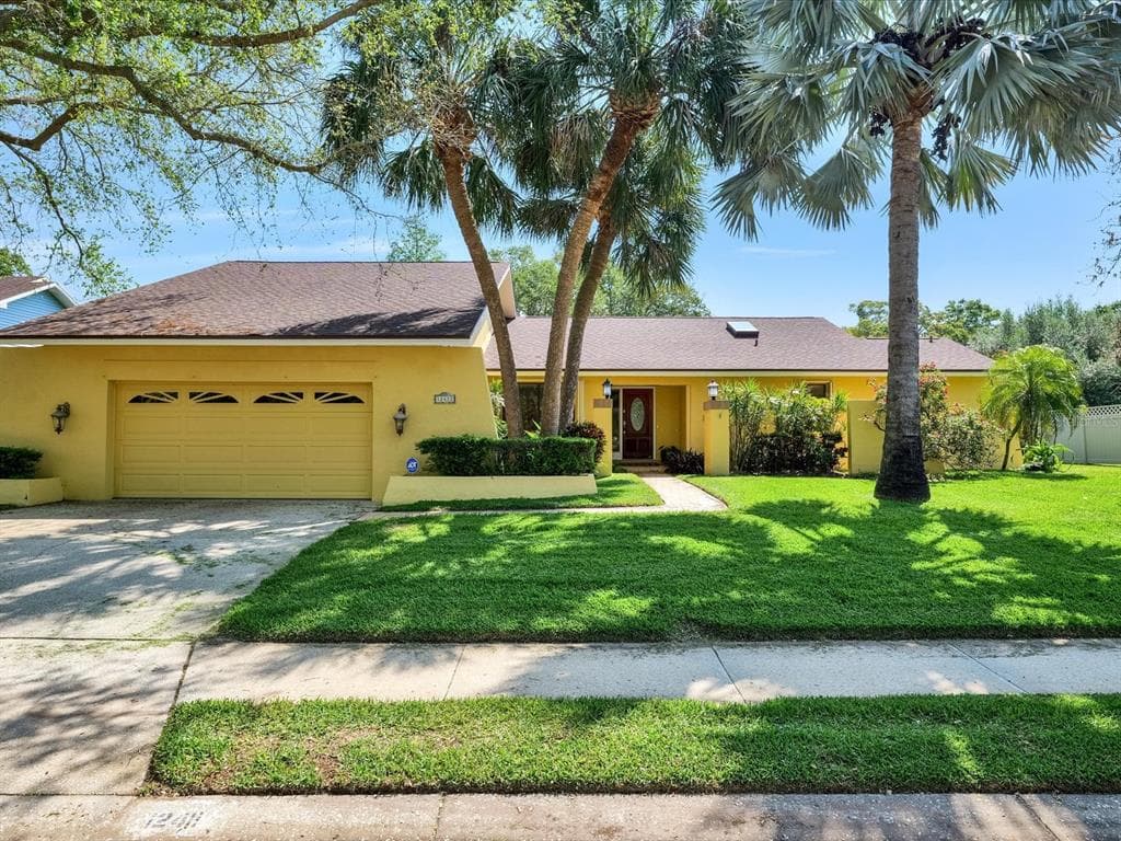 12411 CHICKASAW TRAIL LARGO, FL 33774