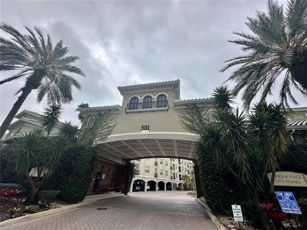 501 KNIGHS RUN AVENUE UNIT 1118 TAMPA, FL 33602