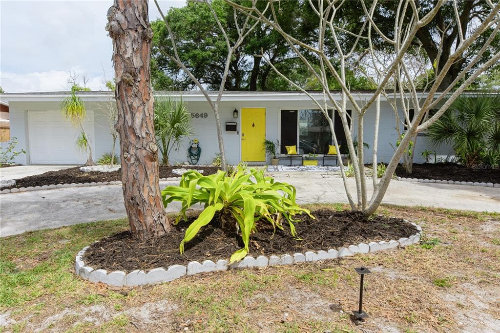 5649 32ND AVENUE N ST PETERSBURG, FL 33710