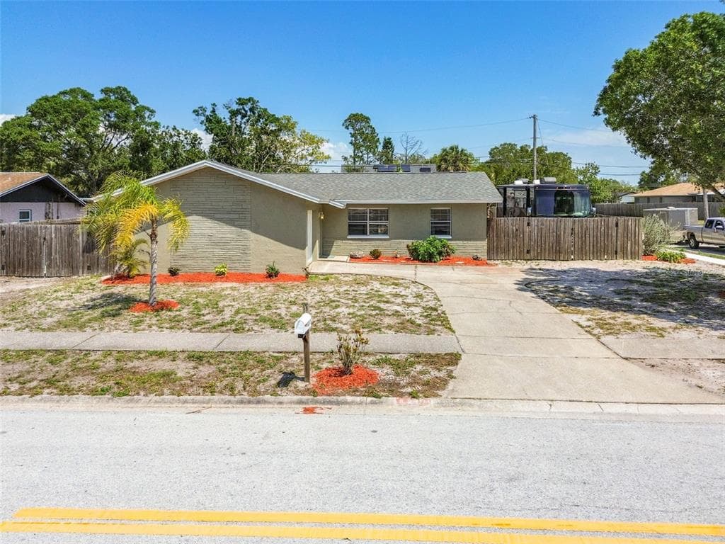 8213 129TH STREET N SEMINOLE, FL 33776