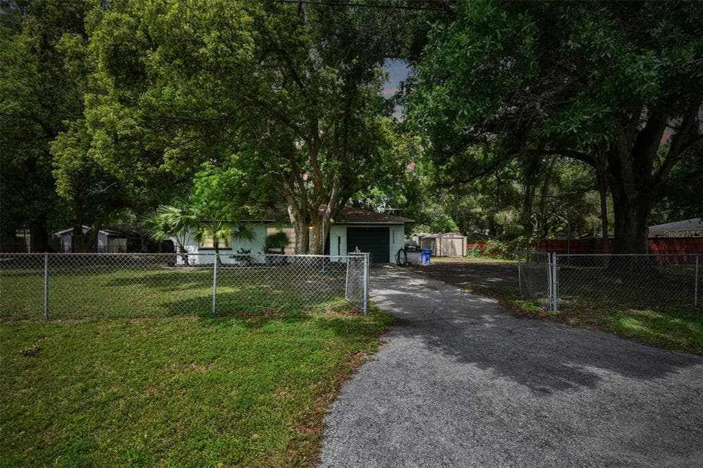 7712 E COMANCHE AVENUE TAMPA, FL 33610
