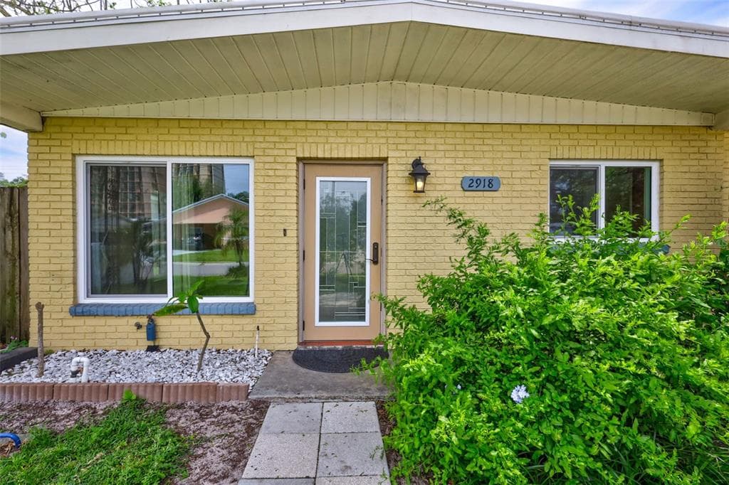 2918 W SAINT JOHN STREET TAMPA, FL 33607