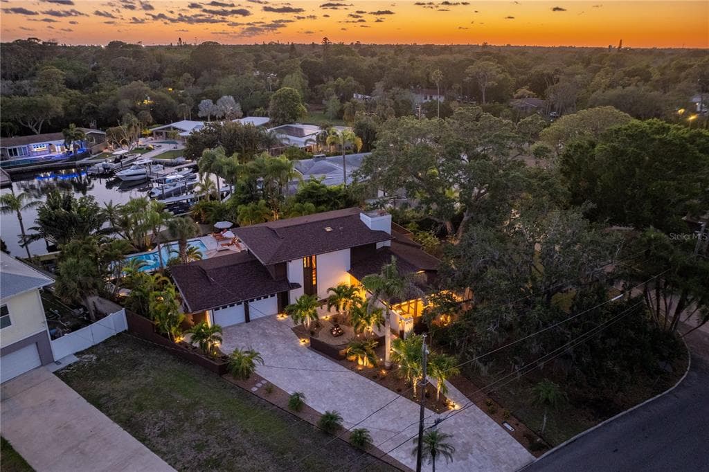 4701 PARADISE WAY S ST PETERSBURG, FL 33705