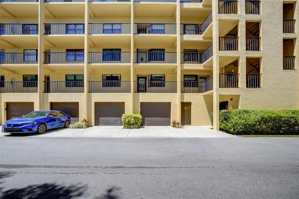 5775 PARK STREET N UNIT 211 ST PETERSBURG, FL 33709