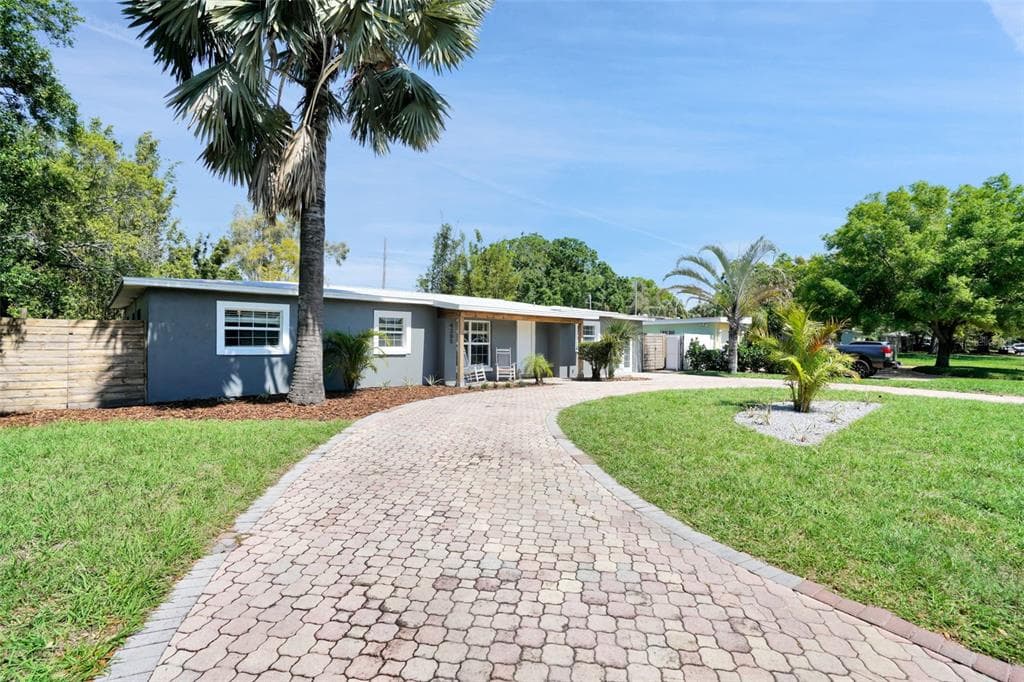 4305 W KNIGHTS AVENUE TAMPA, FL 33611