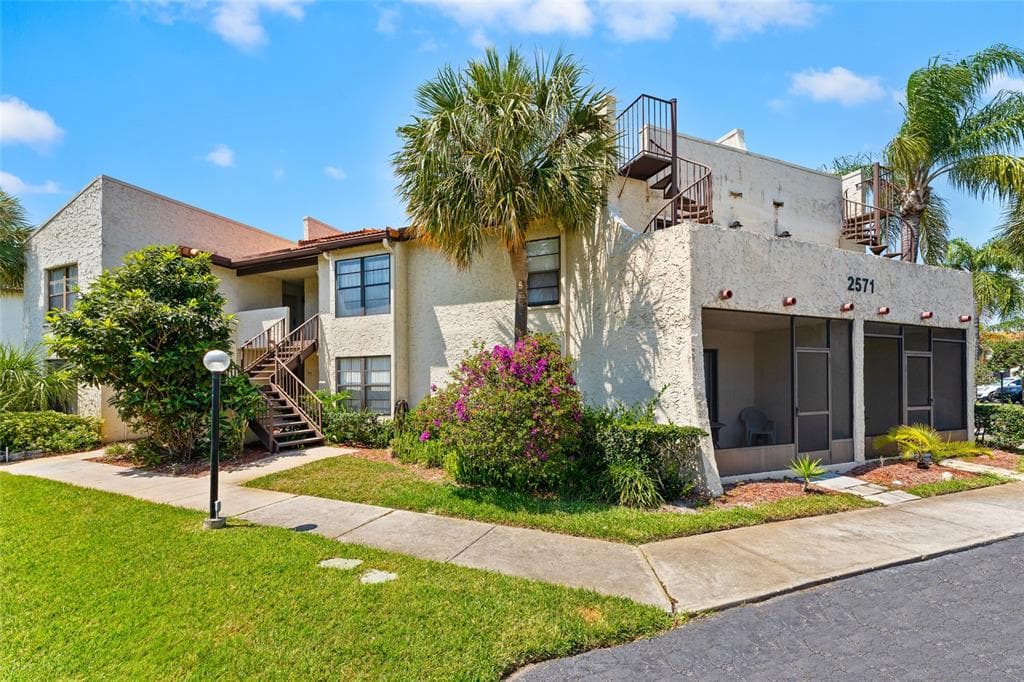 2571 CYPRUS DR UNIT 101 PALM HARBOR, FL 34684