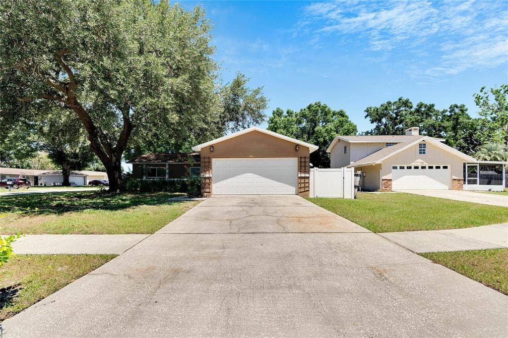 2302 SILVER HILL COURT VALRICO, FL 33594