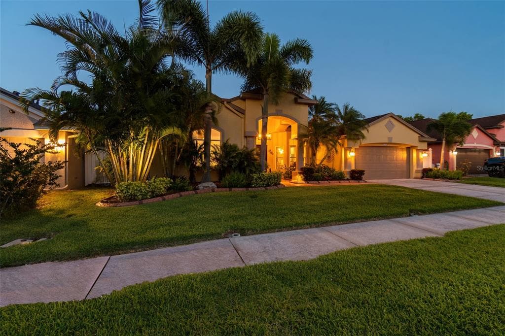 1720 TANGLEDVINE DRIVE WESLEY CHAPEL, FL 33543