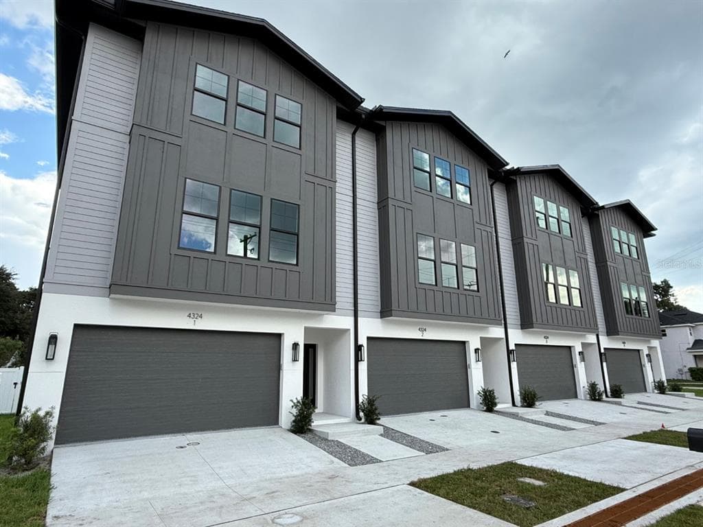 4324 W GRAY STREET UNIT 2 TAMPA, FL 33609