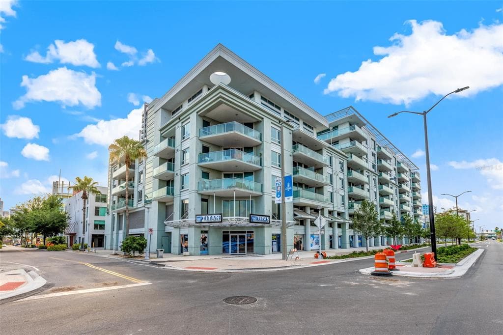 912 CHANNELSIDE DRIVE UNIT 2305 TAMPA, FL 33602