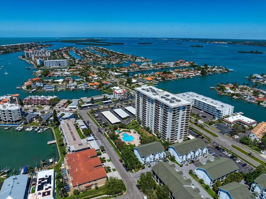 400 ISLAND WAY UNIT 605 CLEARWATER BEACH, FL 33767
