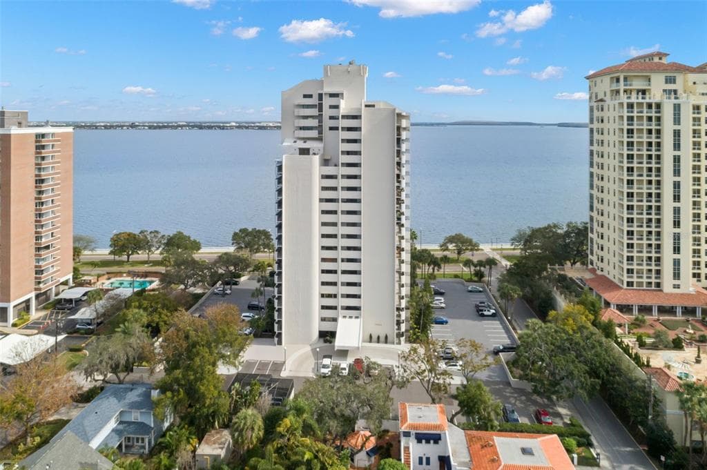 4141 BAYSHORE BOULEVARD UNIT 1402 TAMPA, FL 33611