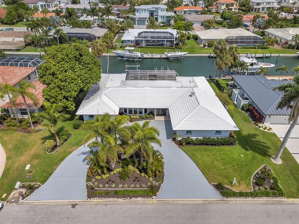 531 CHIPPING LANE LONGBOAT KEY, FL 34228