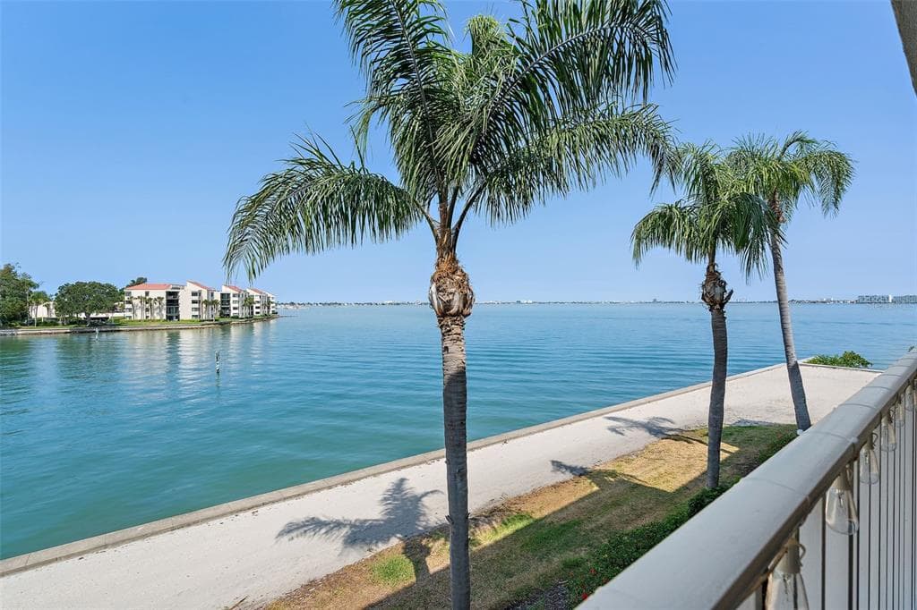 5281 ISLA KEY BOULEVARD S UNIT 205 ST PETERSBURG, FL 33715