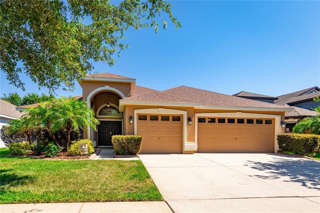 15611 STARLING WATER DRIVE LITHIA, FL 33547