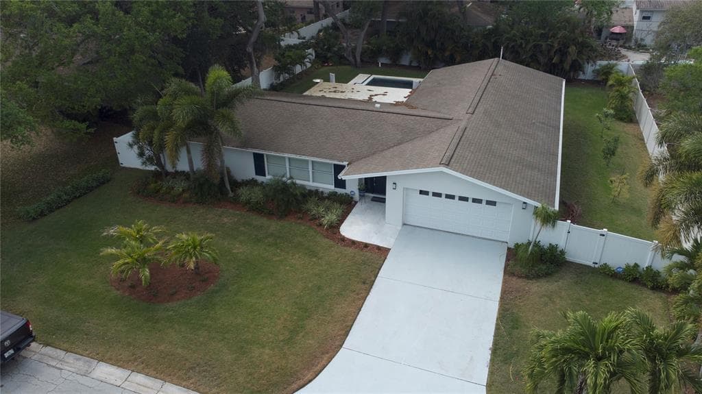 719 OAKRIDGE LANE BELLEAIR BLUFFS, FL 33770