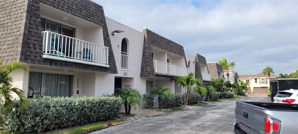 8630 BLIND PASS UNIT 8 ST PETE BEACH, FL 33706