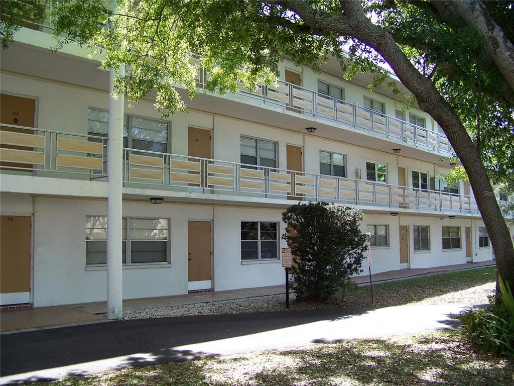 911 WASHINGTON AVENUE UNIT 212 LARGO, FL 33770