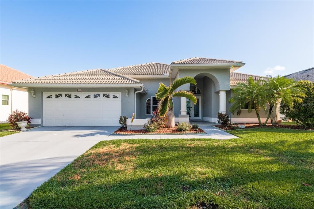 1055 MAINSAIL DRIVE TARPON SPRINGS, FL 34689