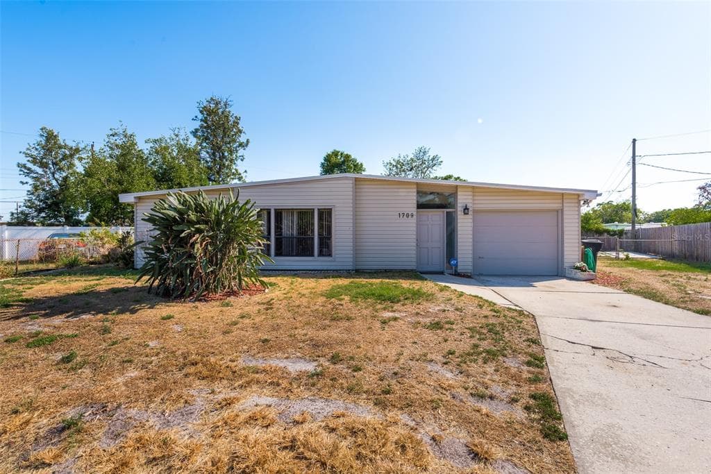 1709 CARNEGIE CIRCLE TAMPA, FL 33619