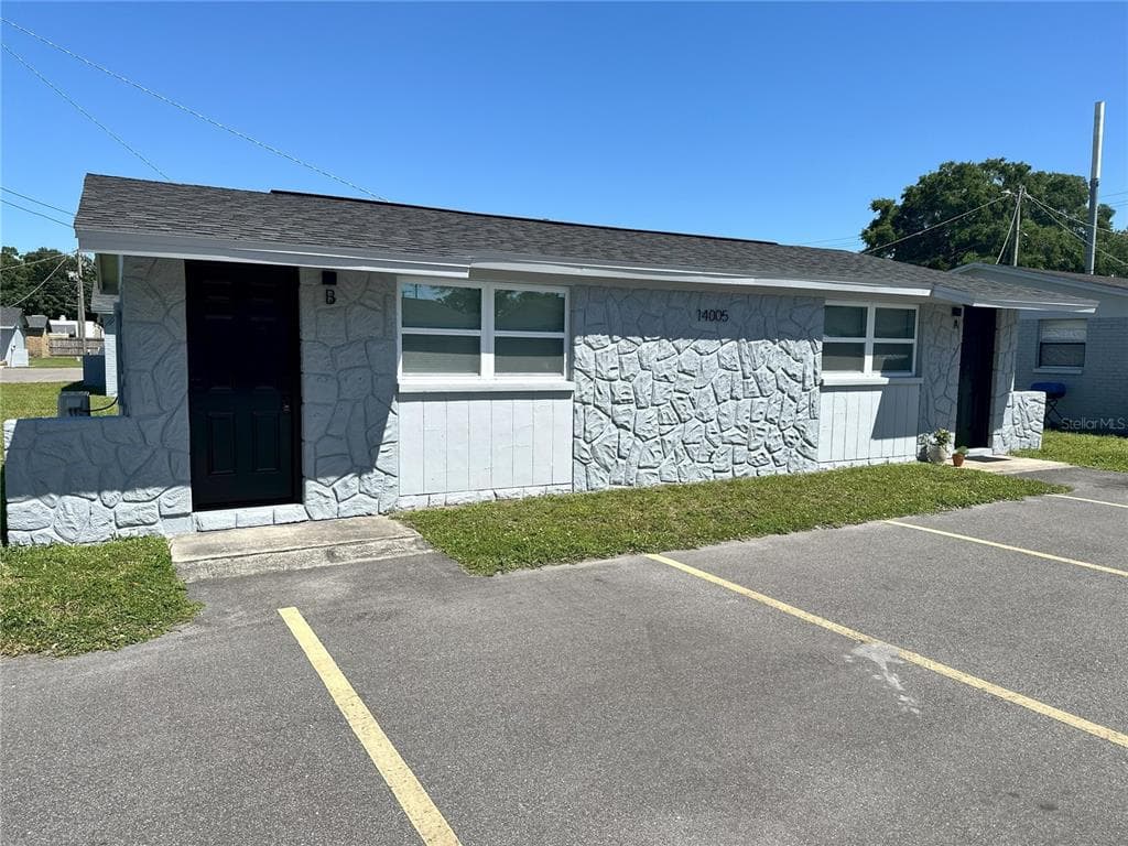 1104 E 140TH AVENUE UNIT B TAMPA, FL 33613