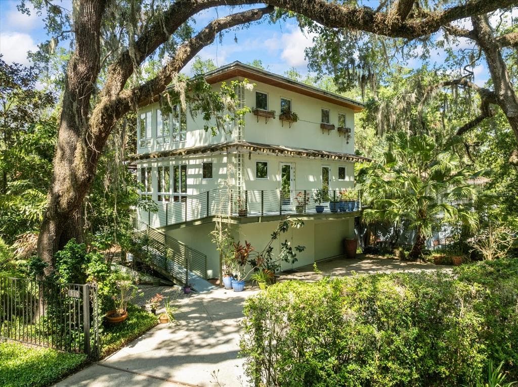 1508 E PARK CIRCLE TAMPA, FL 33610