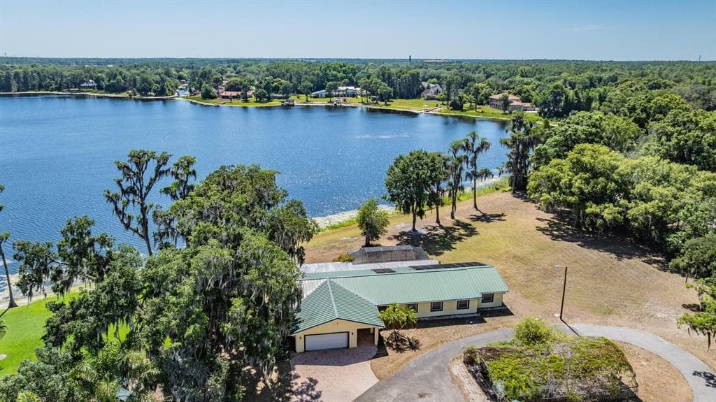 215 LAKE BRANT DRIVE LUTZ, FL 33548