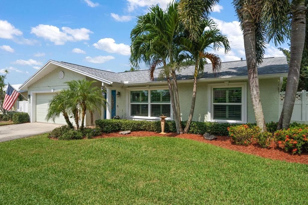 8182 129TH LANE N SEMINOLE, FL 33776