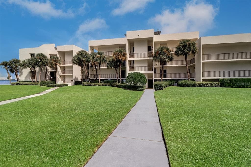 50 COE ROAD UNIT 223 BELLEAIR, FL 33756