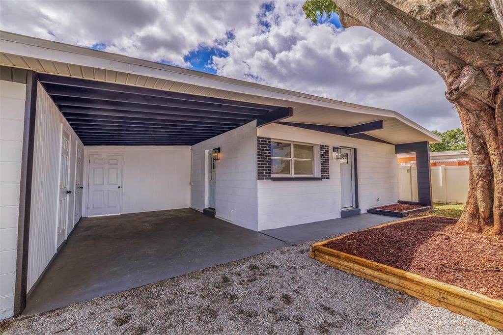 6013 N CLARK AVENUE W TAMPA, FL 33614