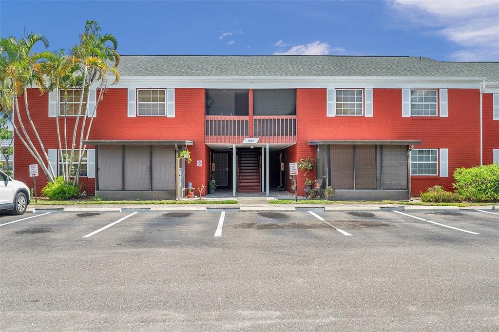 1064 82ND TERRACE N UNIT F ST PETERSBURG, FL 33702