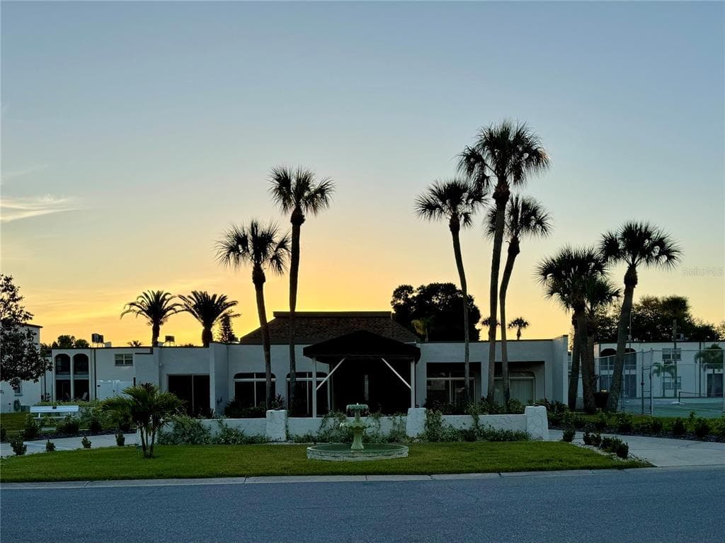 7701 STARKEY ROAD UNIT 624 SEMINOLE, FL 33777