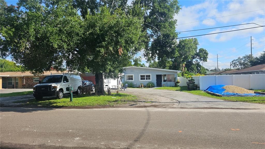 2905 W OSBORNE AVENUE TAMPA, FL 33614