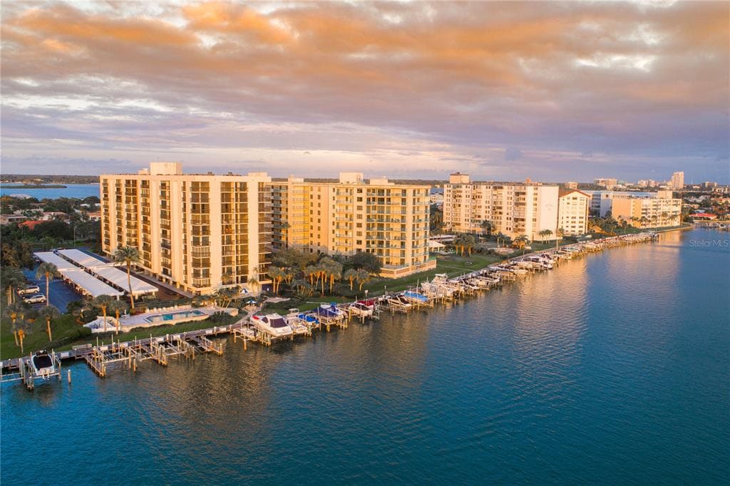 690 ISLAND WAY UNIT 1102 CLEARWATER BEACH, FL 33767