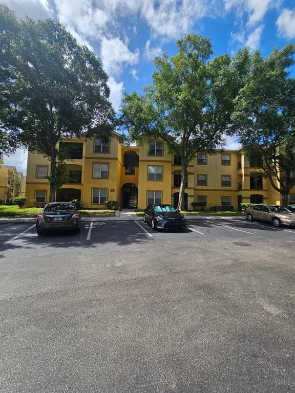 5614 PINNACLE HEIGHTS CIRCLE UNIT 207 TAMPA, FL 33624