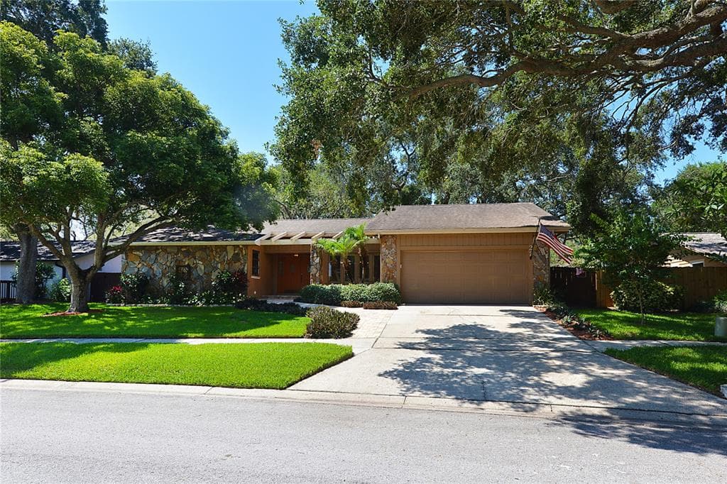 27 HICKORY LANE SAFETY HARBOR, FL 34695