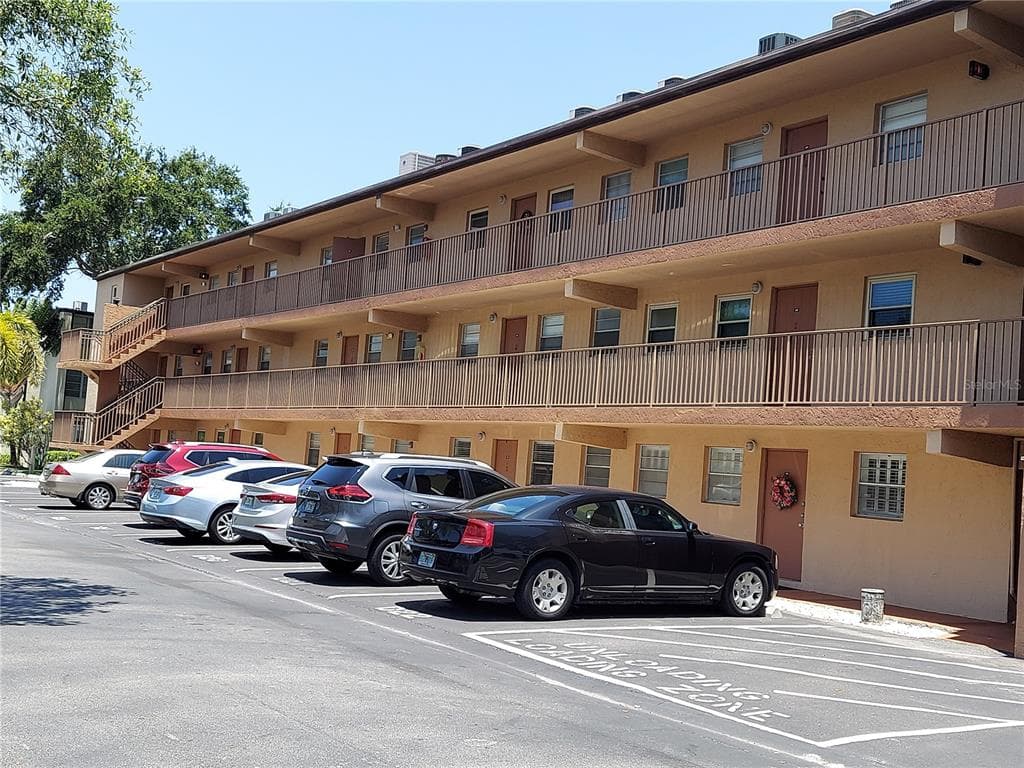 4600 98TH WAY N UNIT 303 ST PETERSBURG, FL 33708