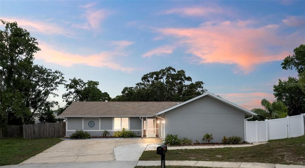 8712 WOODLAWN COURT
