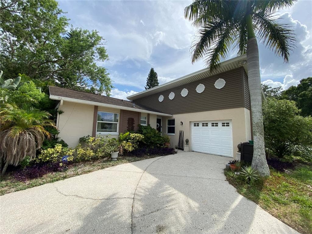 1201 CROSSBOW LANE TARPON SPRINGS, FL 34689