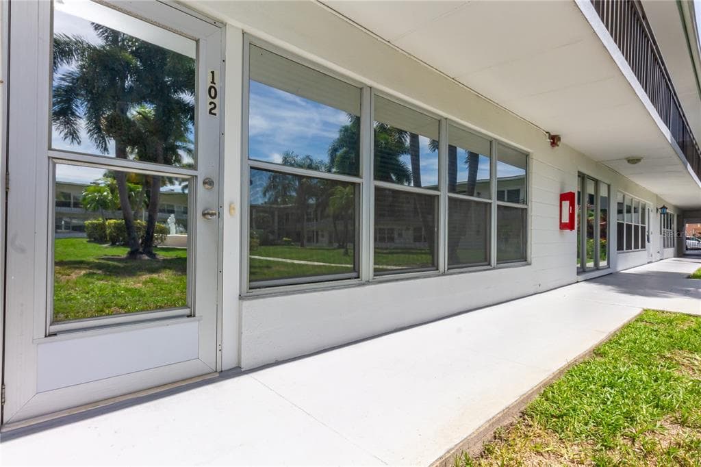 3100 HARTFORD STREET N UNIT 102 ST PETERSBURG, FL 33713