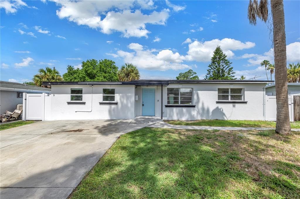 4234 DES MOINES STREET NE ST PETERSBURG, FL 33703