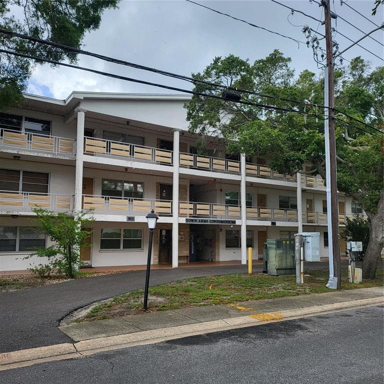 911 WASHINGTON AVENUE UNIT 218 LARGO, FL 33770