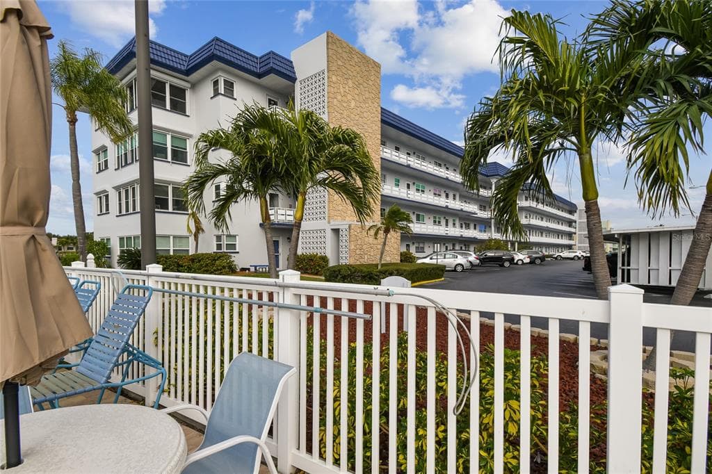 5955 30TH AVENUE S UNIT 211 GULFPORT, FL 33707