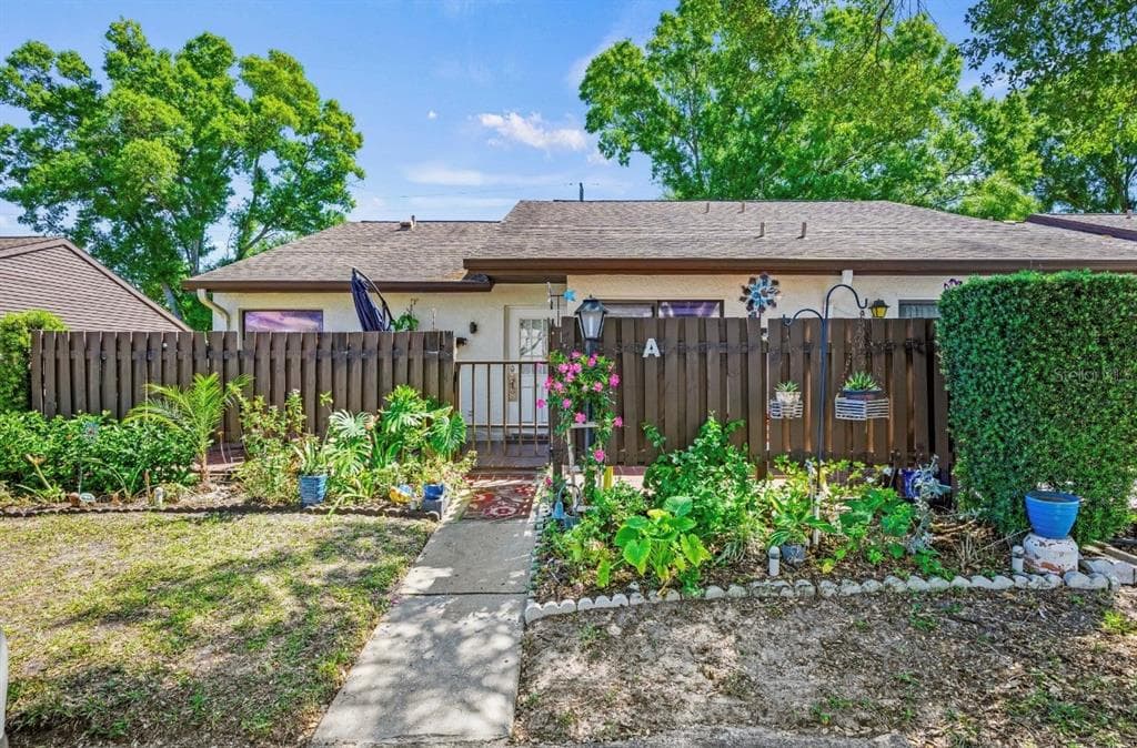 1725 PINE RIDGE WAY E UNIT A PALM HARBOR, FL 34684