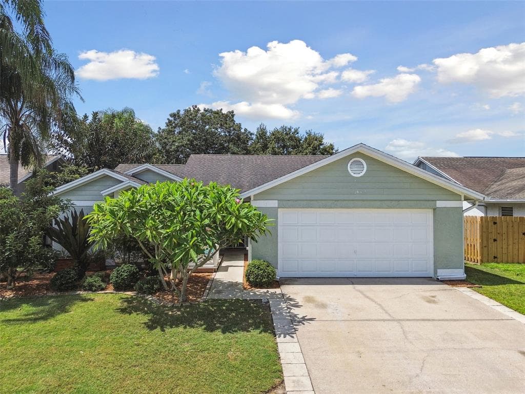 8744 HAMPDEN DR TAMPA, FL 33626