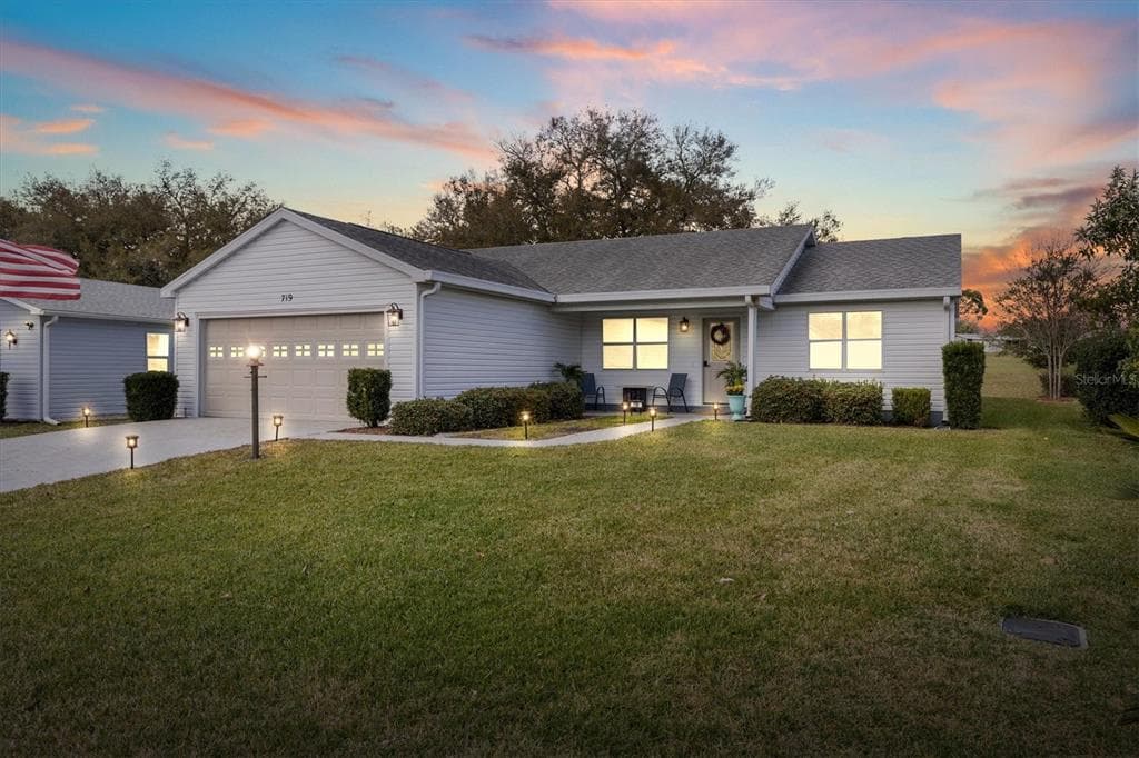 719 HEATHROW AVENUE LADY LAKE, FL 32159